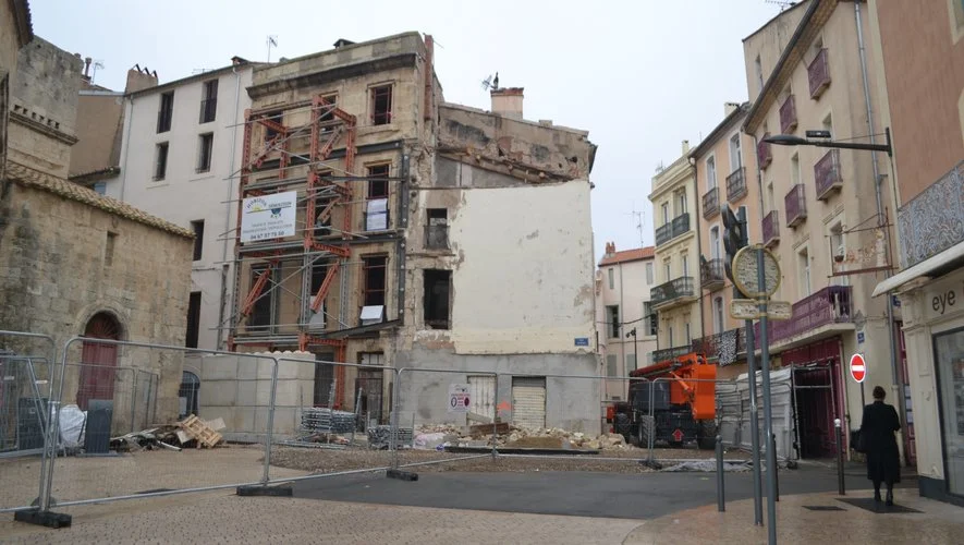 DEP 34 BEZIERS QUARTIER DE CAVALERIE ET PLACE DU 14 JUILLET